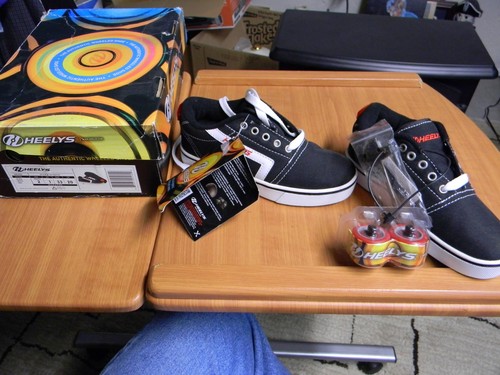 Nib heelys gr8 - nib, wheeled